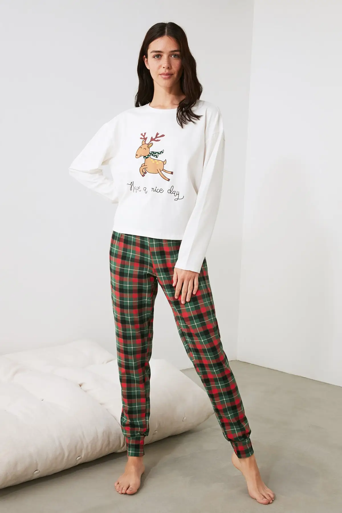 

Multicolour Knitted