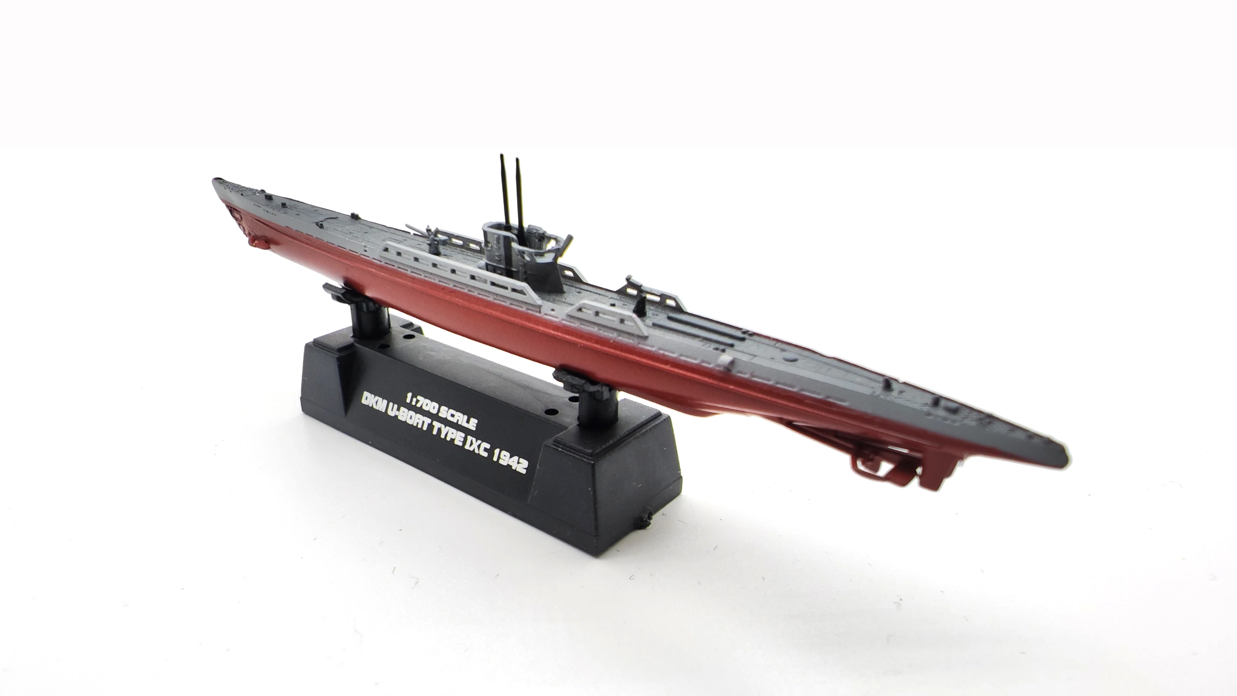 Внепечатная модель EM37320 1:700 DKM U-BOAT TYPE IX 1942 коллекционная готовая продукция