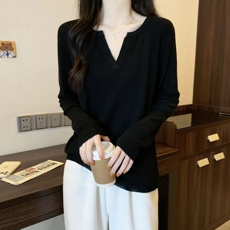 Дизайн женской одежды чувствуется похудение. Этот вязаный свитер для живота