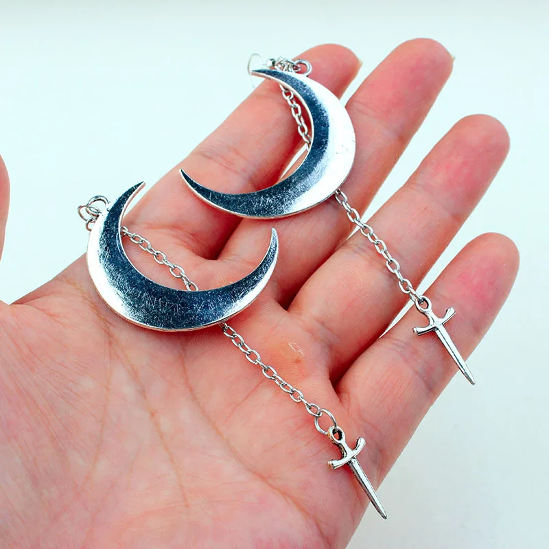 Серьги-кисточки в готическом стиле