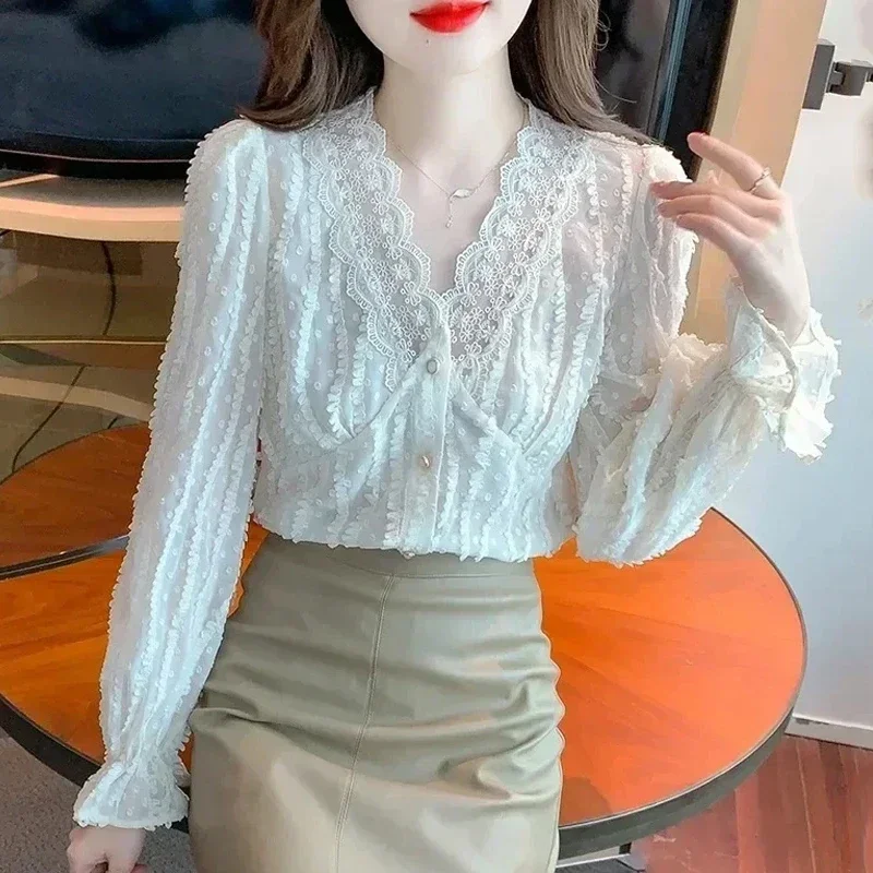 

2023 Long Flare Sleeve Button Lace Blouse Women V-neck Elegant French Style Shirt Autumn Blusas Tops Apricot Clothes New 29523