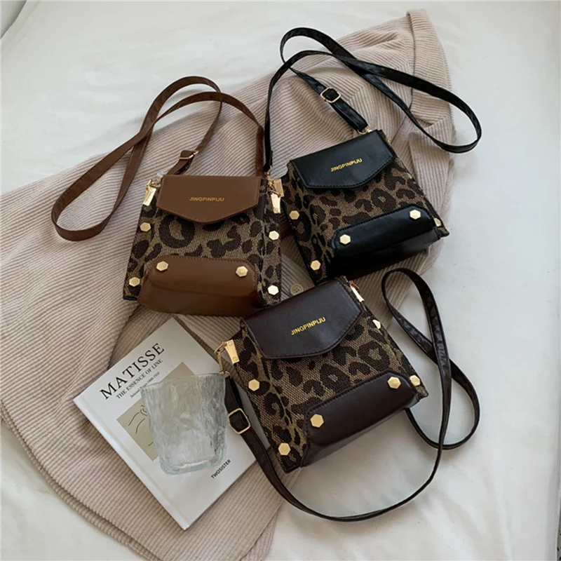 

Women Leather Shoulder Bag Square Large Folding Cover Print Patch Color Casual Street Party Pack