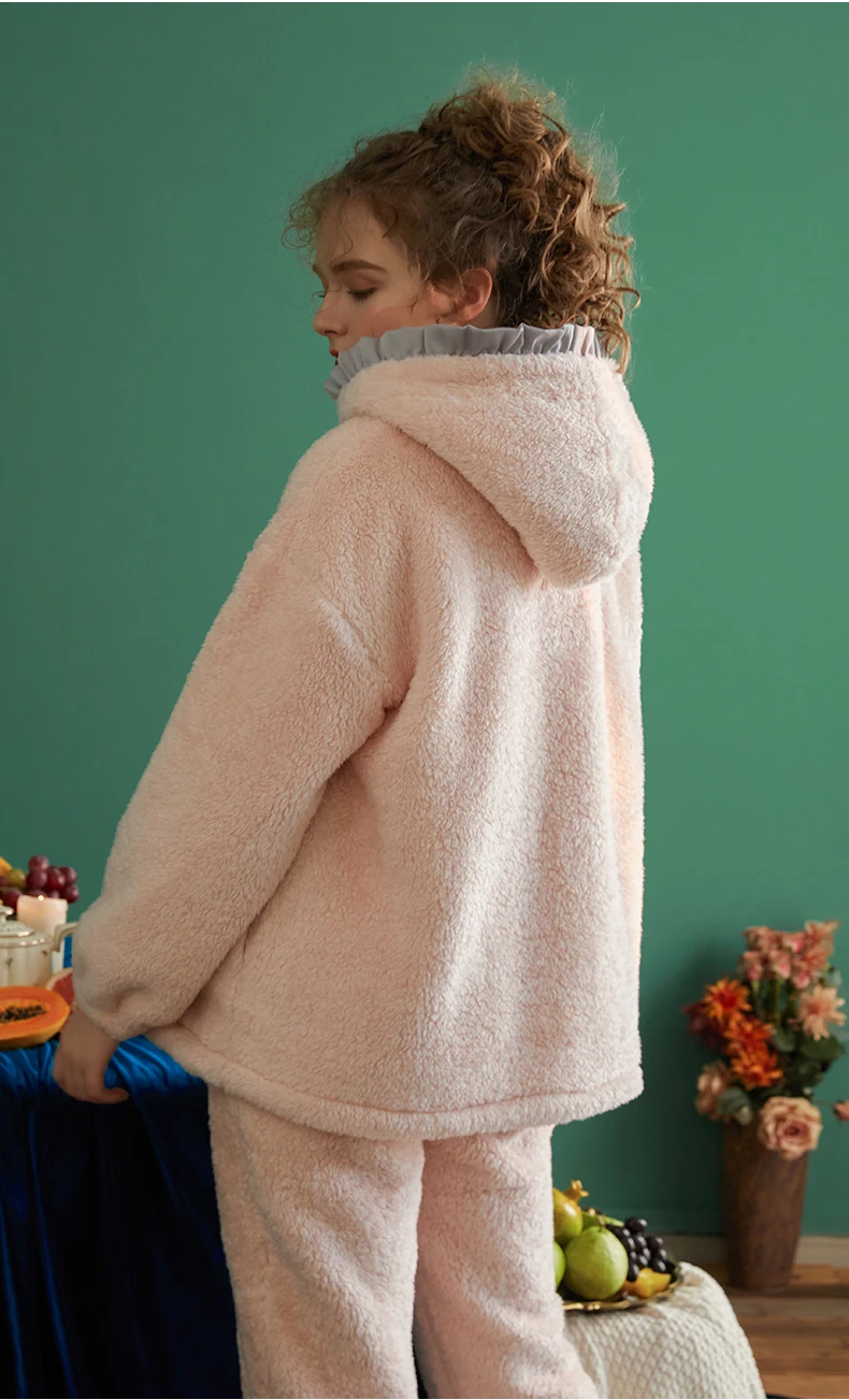 Рисунок 6 - Женская пижама с длинным рукавом