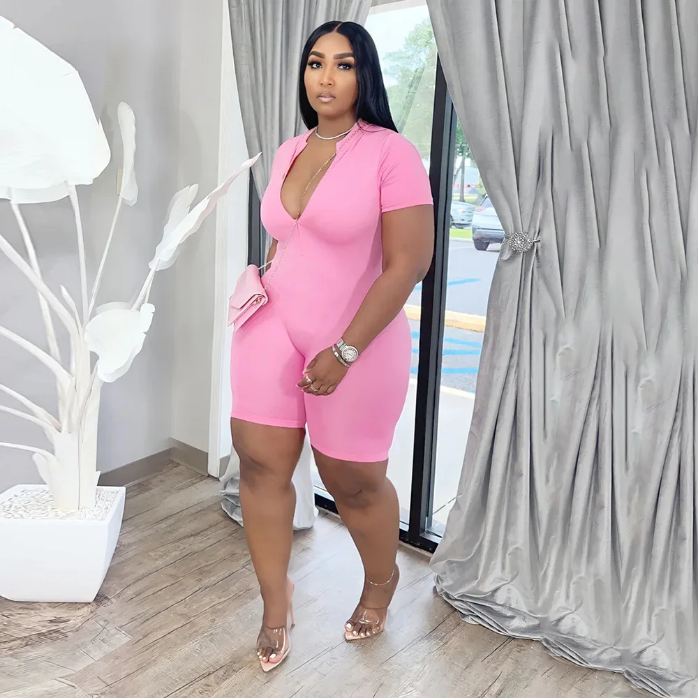 Рисунок 3 - Женский короткий однотонный комбинезон на молнии