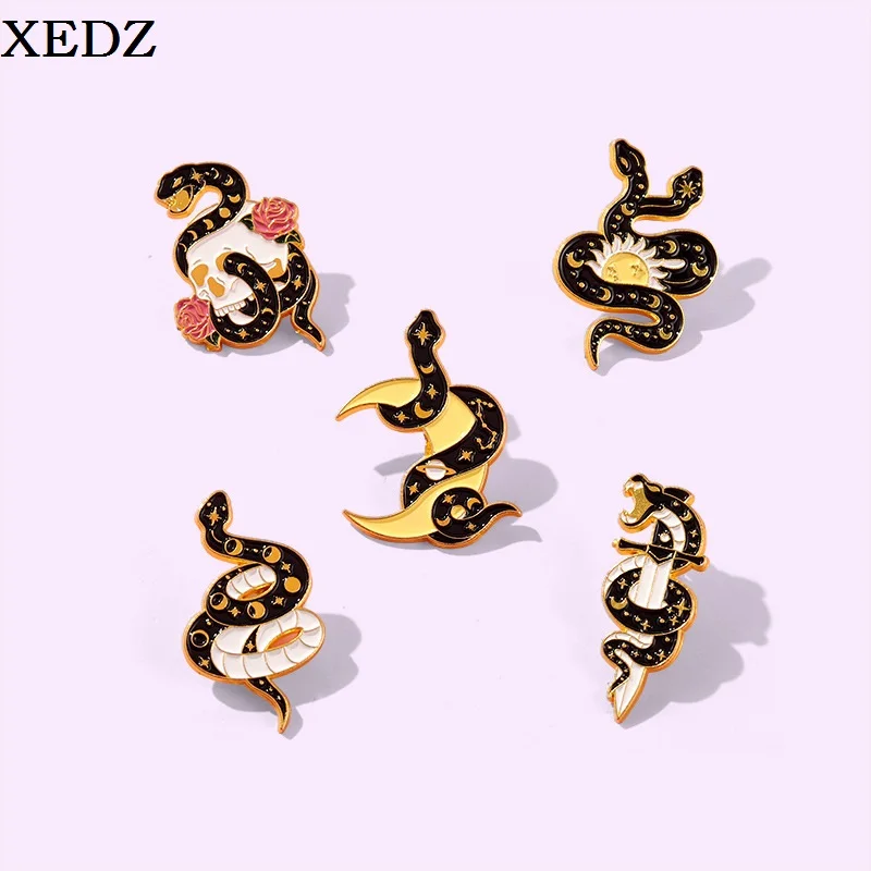 

Cartoon Animal Snake Gold Enamel Brooch Skull Flower Sun Moon Dagger Snake Alloy Pin Clothes Badge Ladies Fashion Jewelry Gift