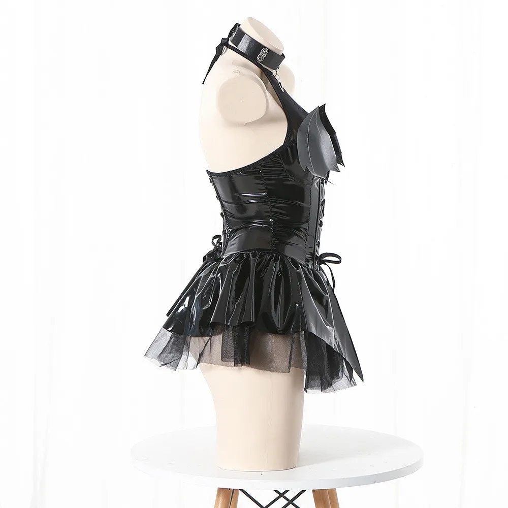 Женское платье с крыльями летучей мыши