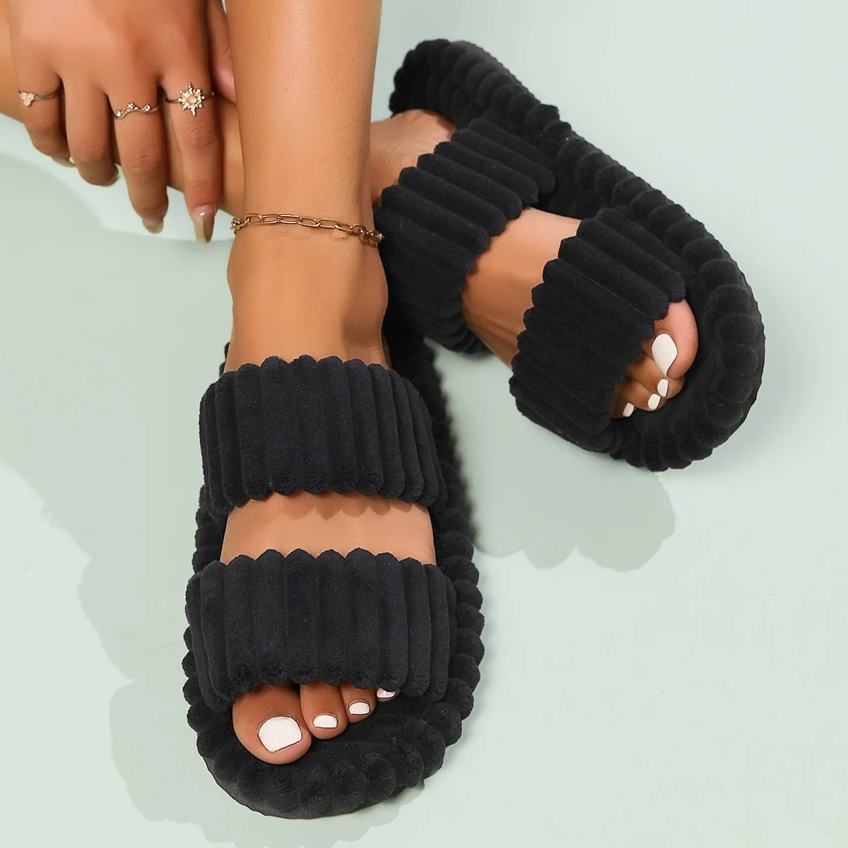 Женские тапочки с бантом