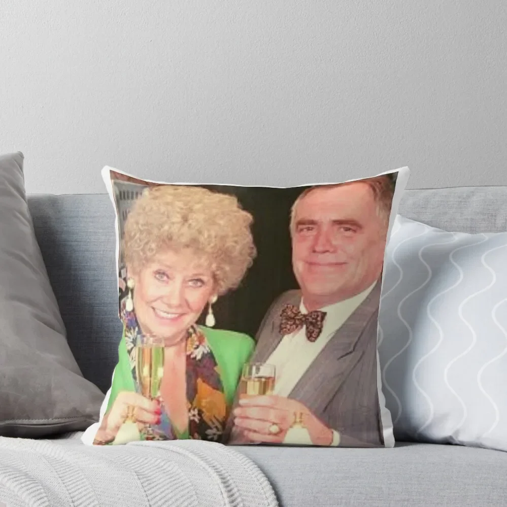 Декоративная подушка для дивана CORRIE LEGENDS: JACK AND VERA DUCKWORTH