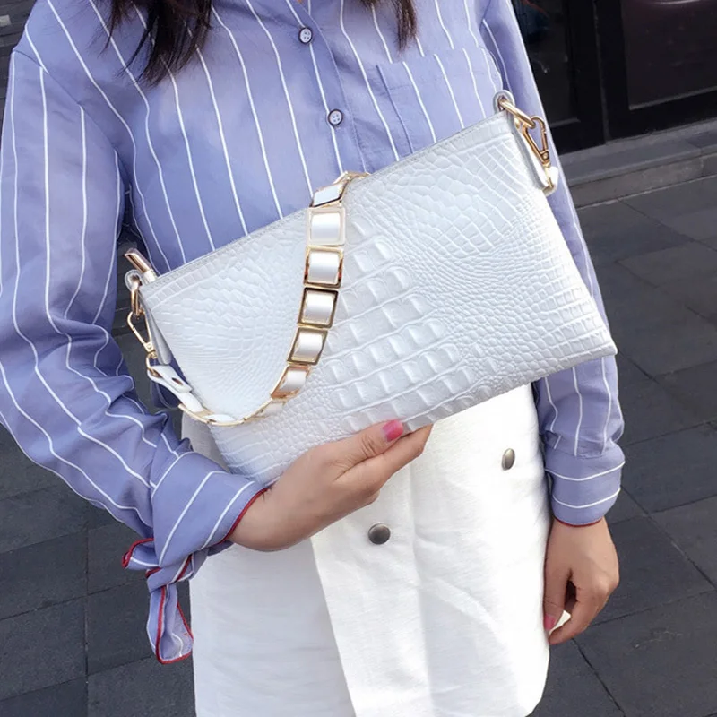 Женская сумка-клатч из натуральной кожи с тиснением под кожу крокодила