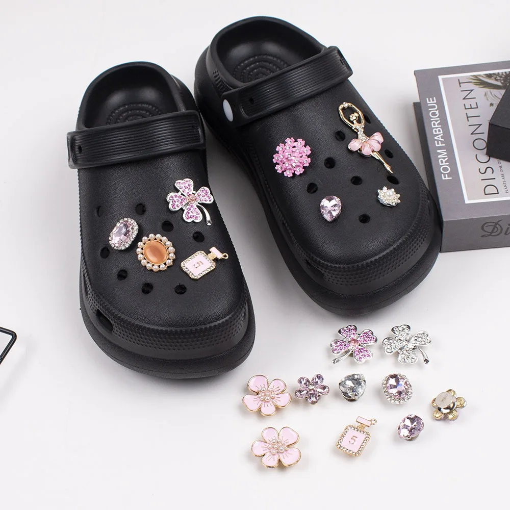 Hot Sell Luxury Rhinestone Charms for Crocs  Elegant Pearls and Jewels Croc Charms Clogs Shoe Buckle for Girls Gift Nice