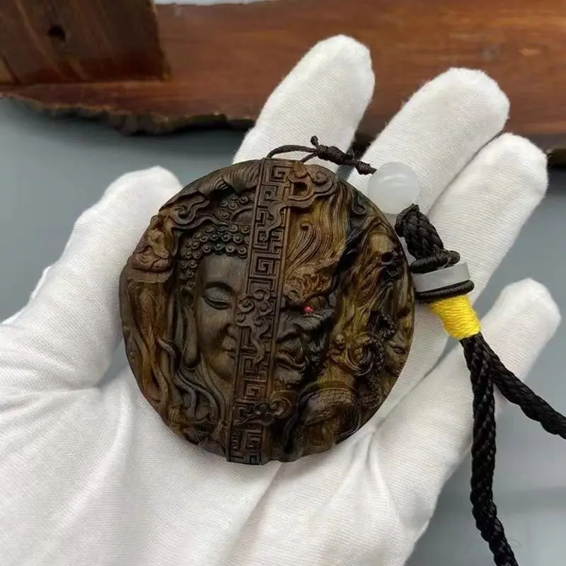 

Деревянная статуэтка Будда и волшебный человек