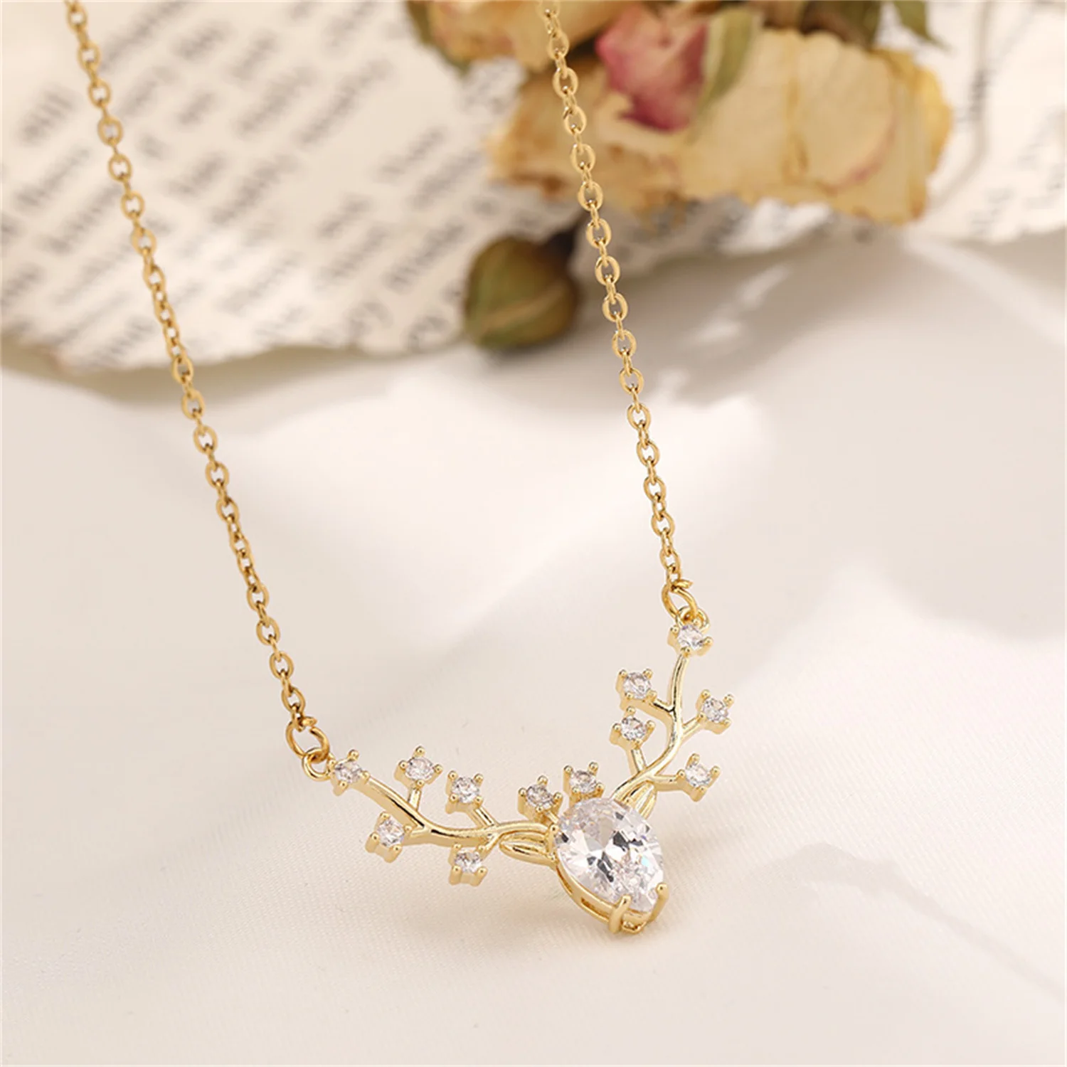 

Exquisite Zircon Deer Antler Elk Pendant Necklaces For Women Fashion Rhinestone Choker Clavicle Chain Jewelry Christmas Gifts