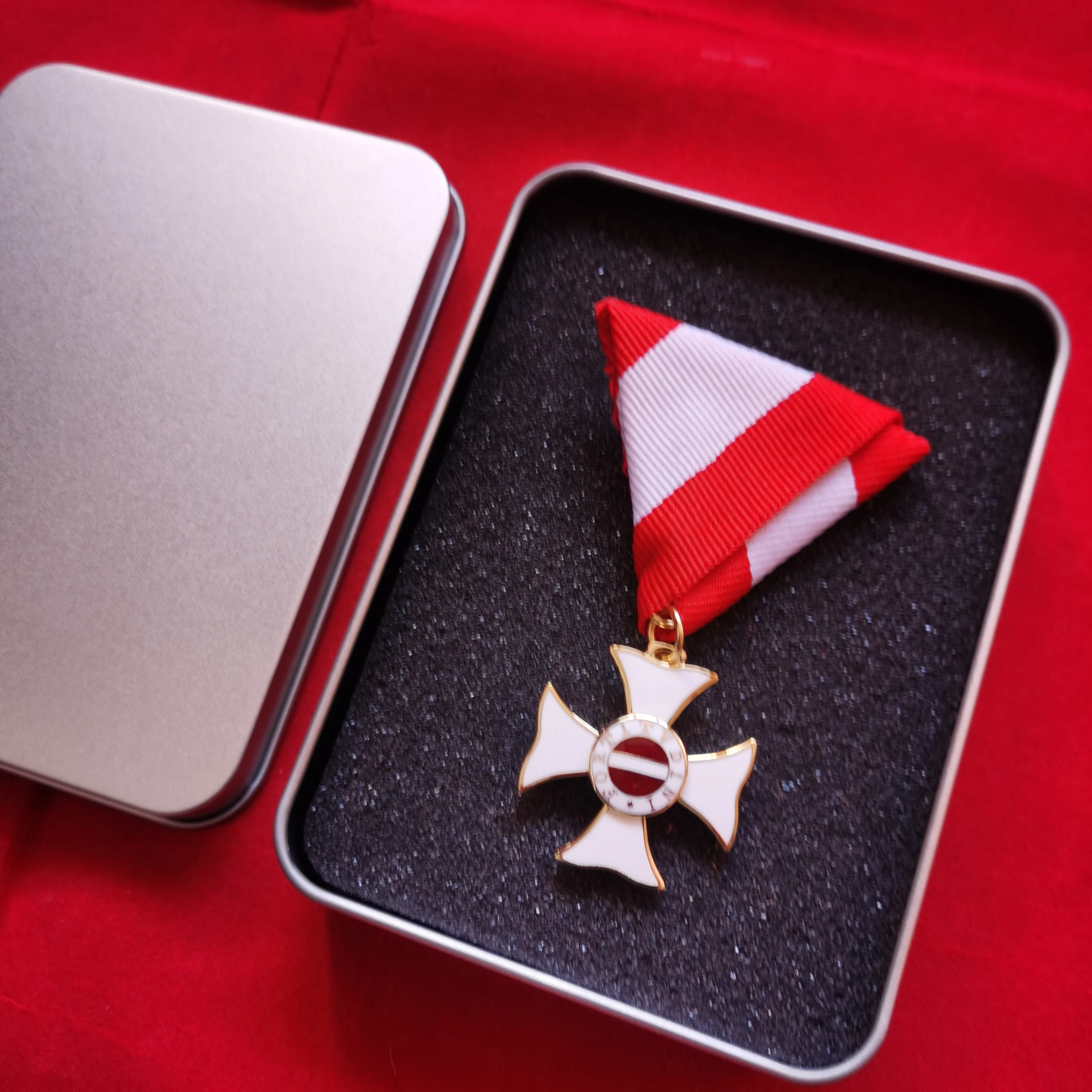 

Значок Мария Тереза