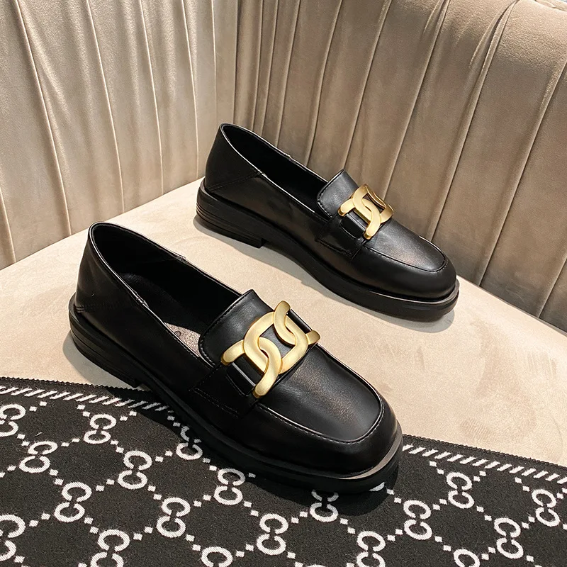 

New Fashion Casual Round Toe with Matel Chains Women Black Leather Flats Loafers Shoes Plus Size 41 42 43