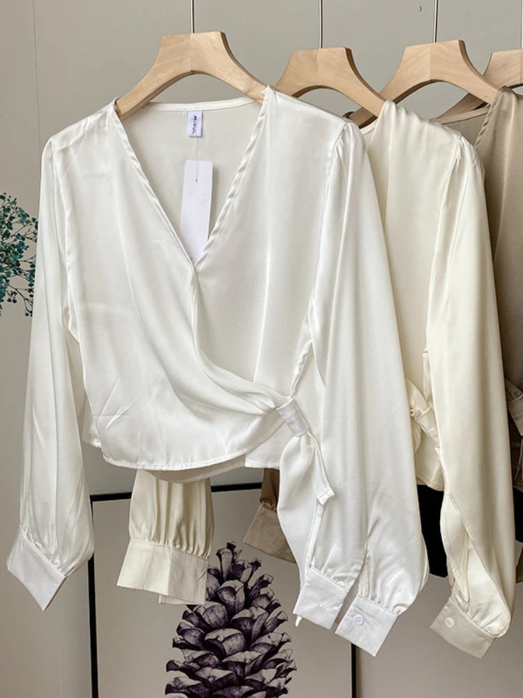 

Блузка Женская атласная с V-образным вырезом и длинным рукавом