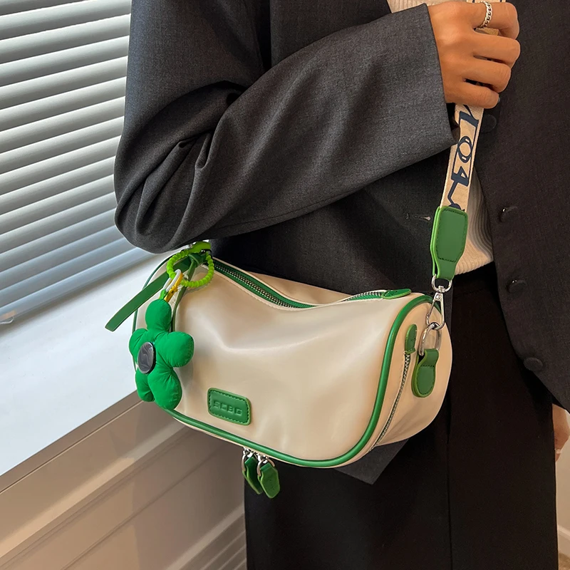 

С Маленькая брендовая сумка через плечо из искусственной кожи для женщин 2022 в тренде модные роскошные дизайнерские сумки через плечо и коше...