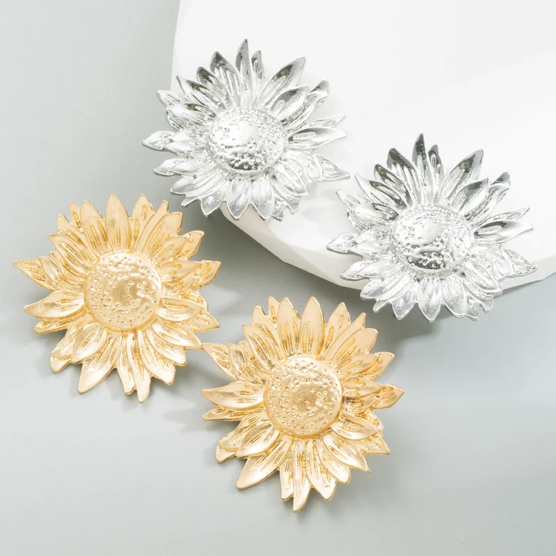 

Big Flower Alloy Metal Gold Stud Earrings for Women Simple Bohemia Jewelry