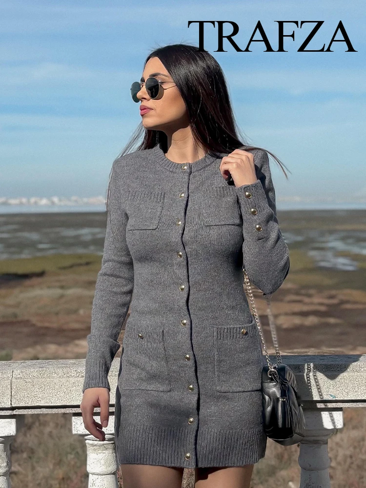 Женское однотонное мини-платье с круглым вырезом и длинными рукавами