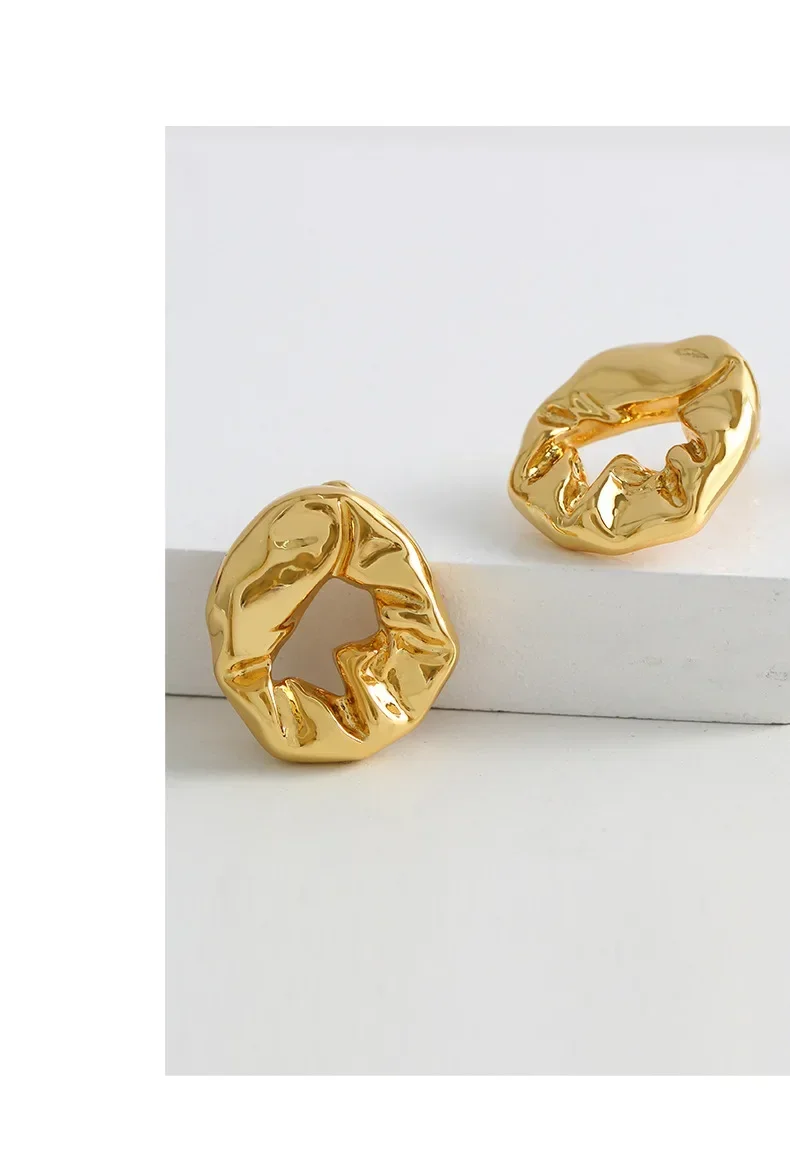 Серьги-гвоздики в нише из металла европейском и американском стиле