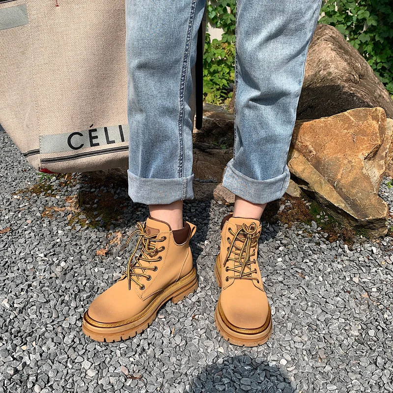 British Wind Rhubarb Female Autumn New Versatile Kick Not Bad Motorcycle Platform Short Leather Martin Boots.