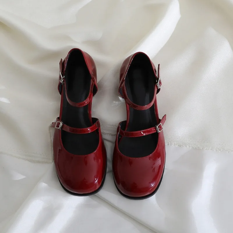 Летние новые модные туфли с пряжкой в стиле ретро Baotou на среднем каблуке Мэри