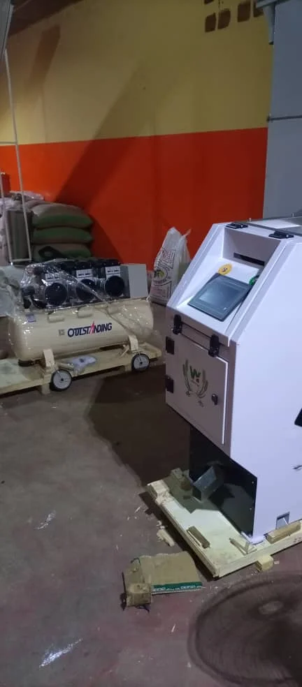 Оптическая машина для отклонения семян конопли зеленого и коричневого цвета