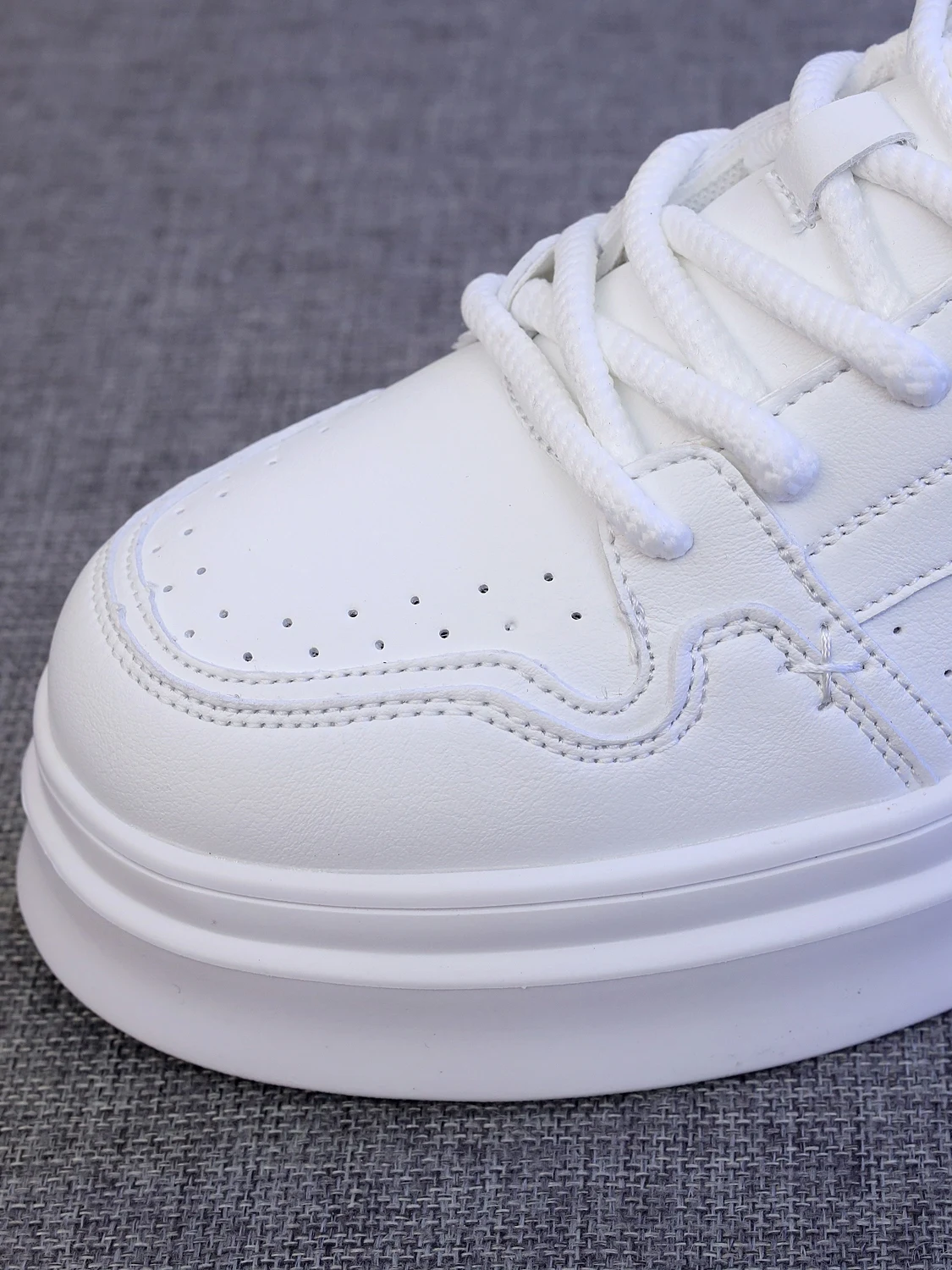 Повседневная обувь с дезодорантом из натуральной кожи 2024 белые туфли на толстой