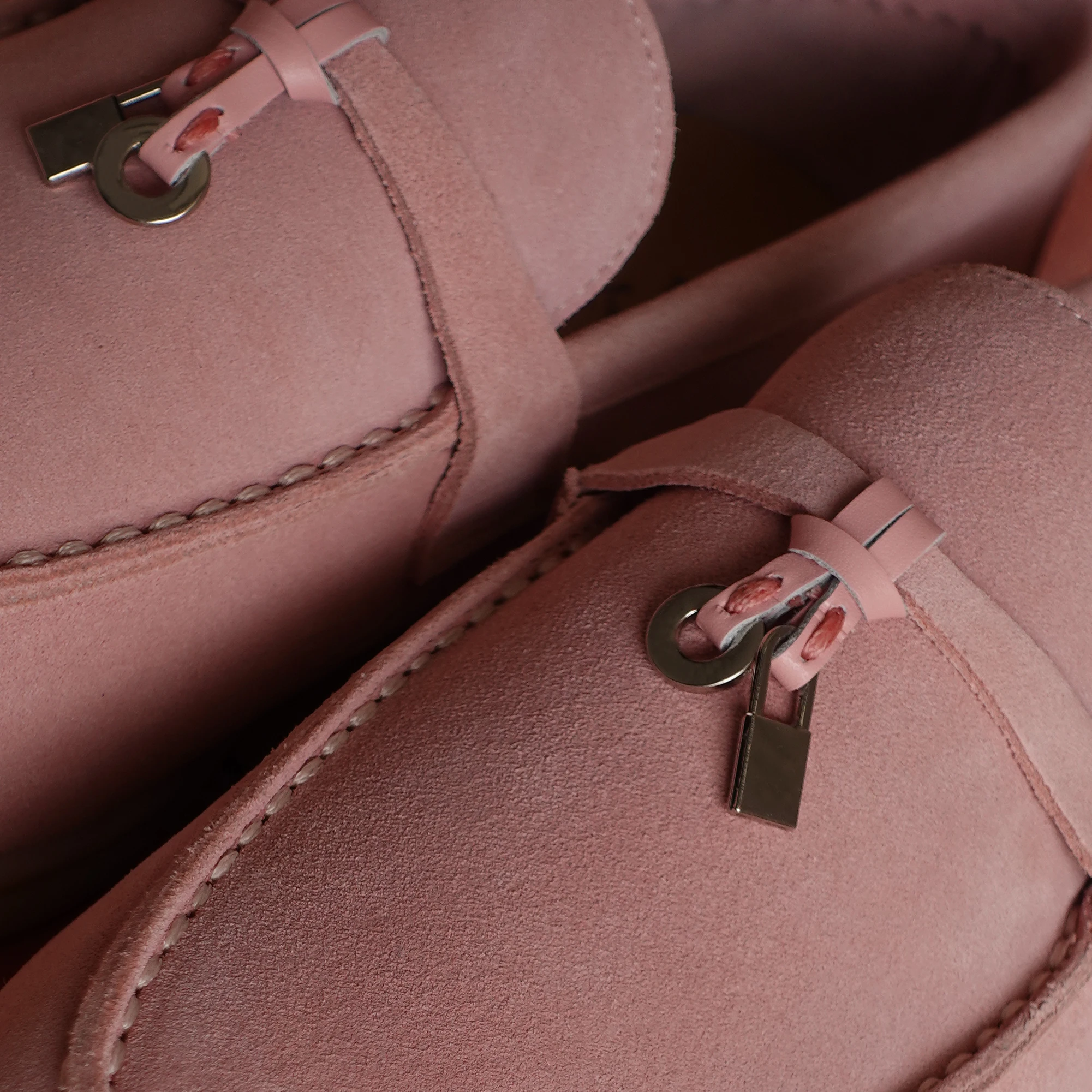 Women's High-Quality Leather Comfortable Flats Fashion Cow Suede Loafers Metal Buckle Single Shoes Pointed Loafers Size 34-46