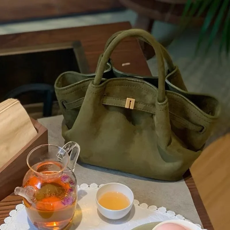 Женская замшевая сумка на плечо