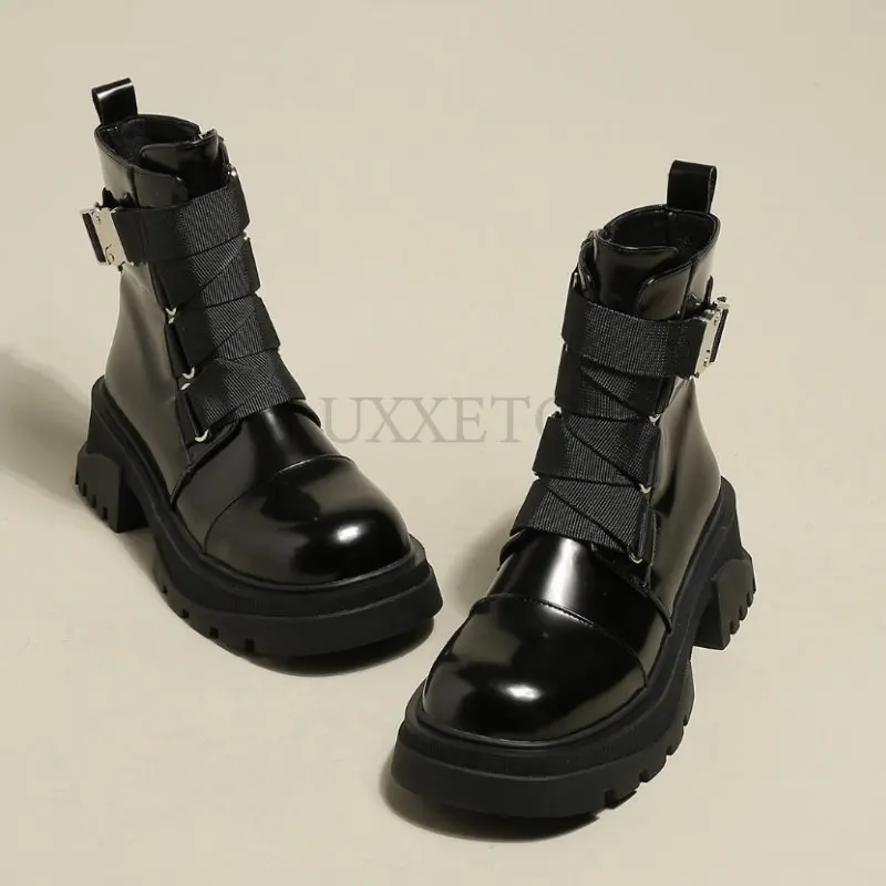 

Женские черные ботильоны на толстой подошве, женские короткие ботинки на платформе и высоком устойчивом каблуке, женские ботинки из лакиро...