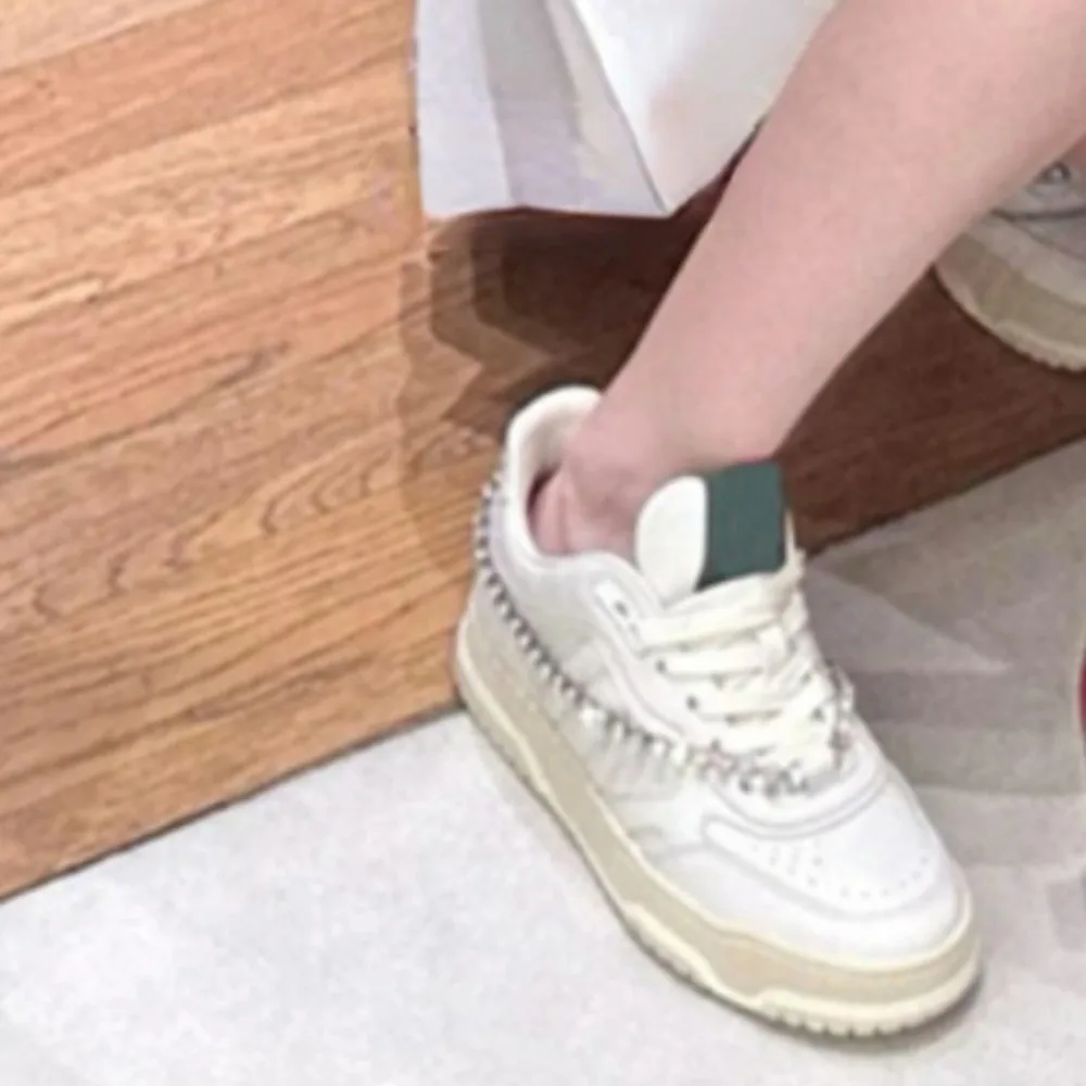 NIGO/женские четырехсезонные маленькие белые туфли из воловьей кожи со стразами на