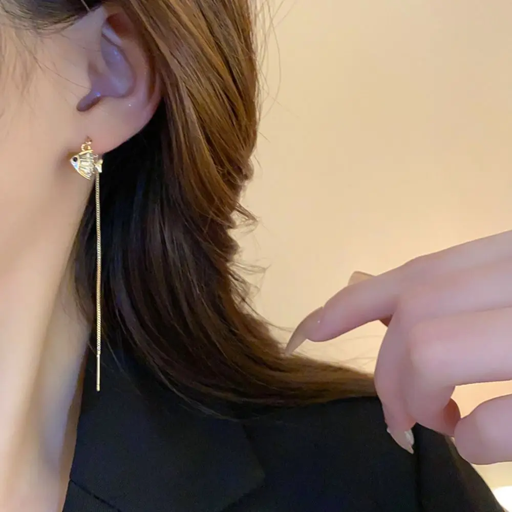 Женские серьги-подвески с длинной цепочкой