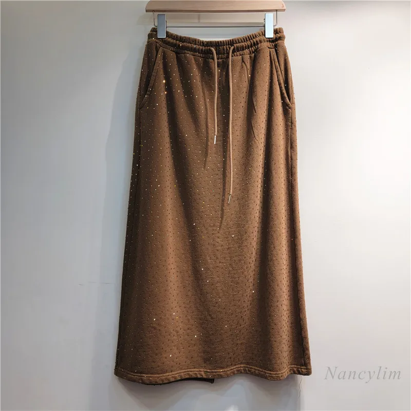 Рисунок 3 - Женская юбка-трапеция средней длины