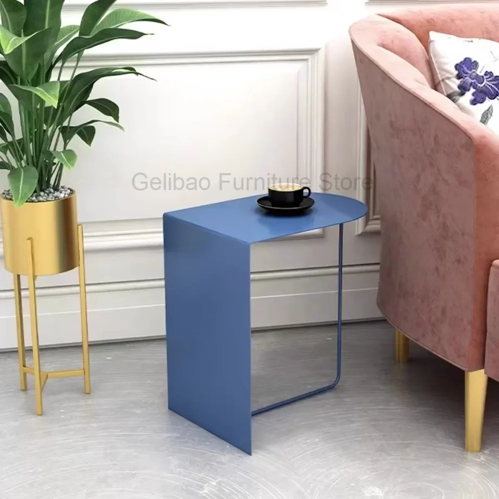 Маленький металлический журнальный столик сервисный вход скандинавский