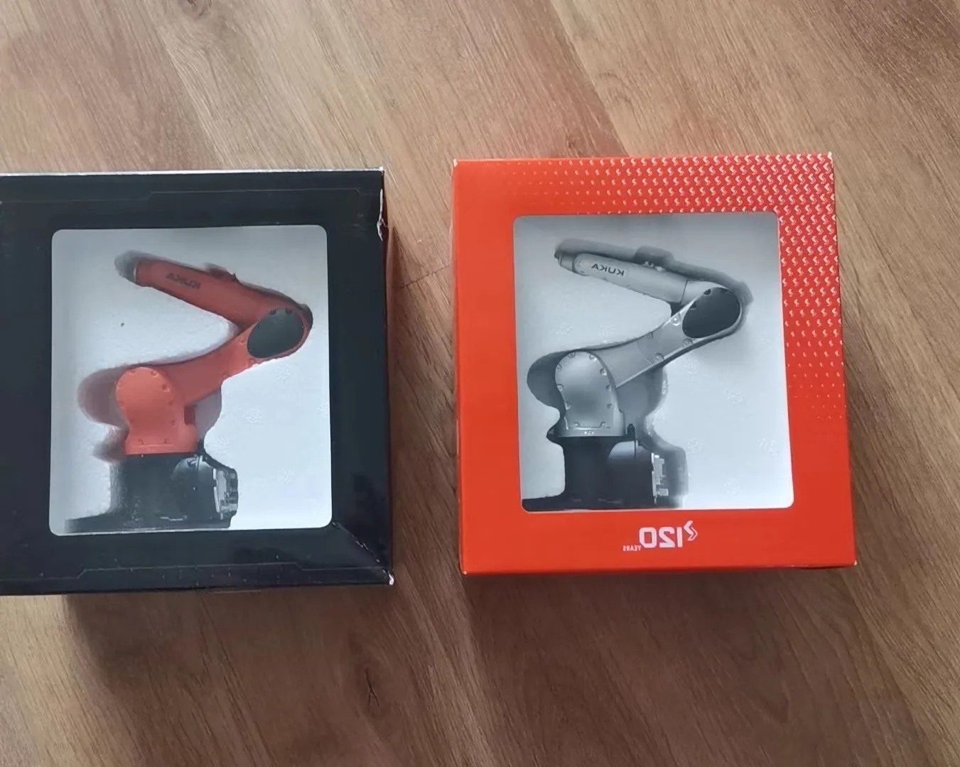 Exquisite Robot 3D Model 1:6 Scale KUKA Agilus Manipulator Arm Vertical Multiple-Joint for Collection Decoration |