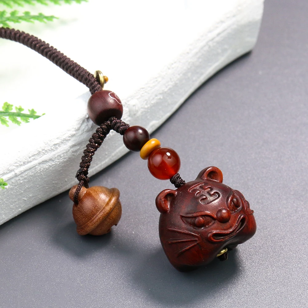 

Подвеска в ретро стиле с изображением счастливого тигра и красного сандалового дерева