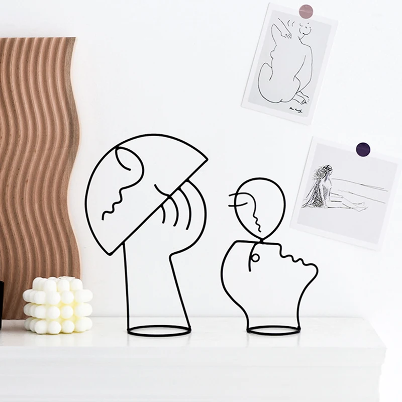 Nordic Wrought Iron Ornaments Abstract Character Sculpture Face Art Jewelry Rack Retro Metal Lines Crafts for Home Room Decor |