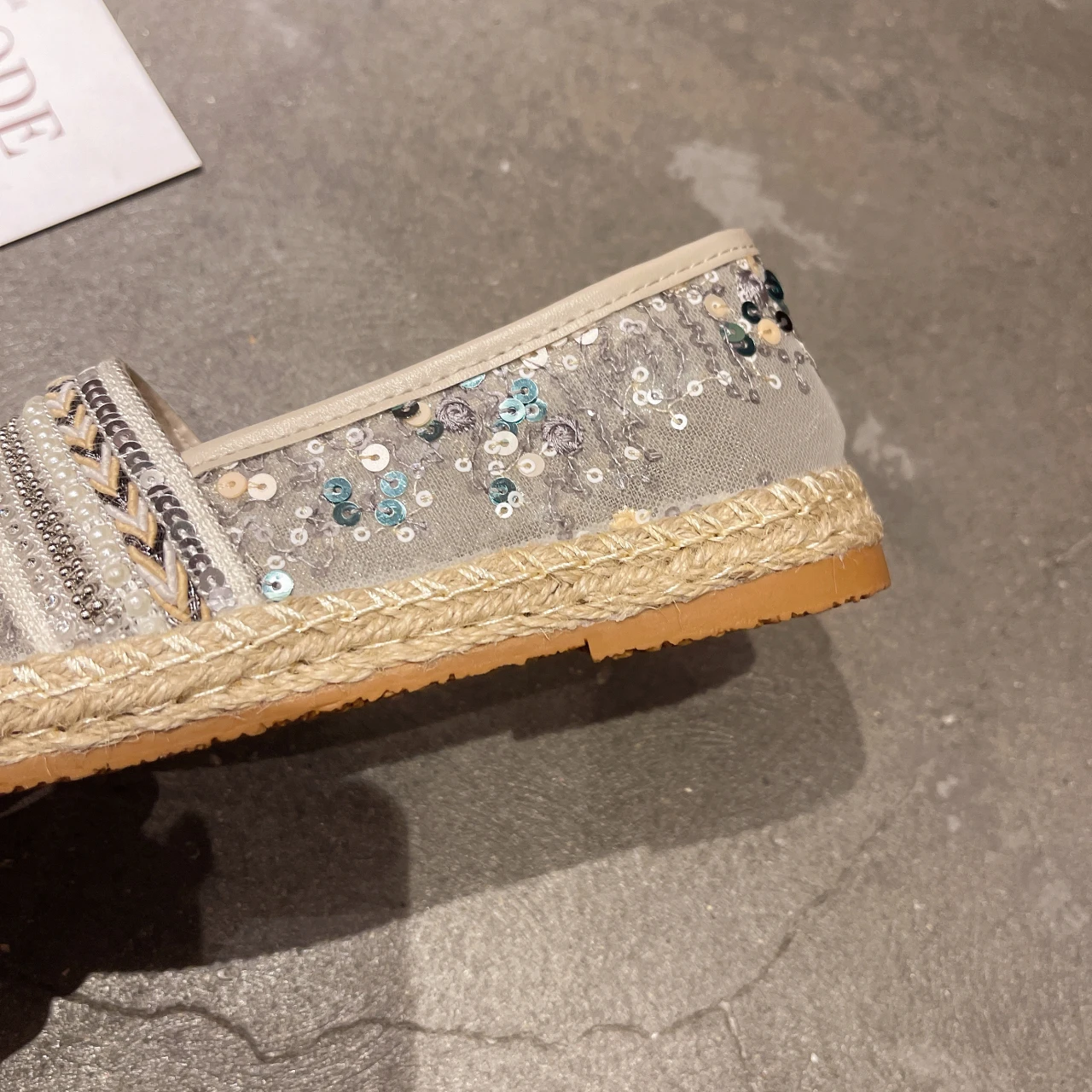 New 2022 Spring New Embroidered Lace Fisherman Shoes Women's  Breathable Hollow Sequin Beads Casual All-Match Large Size Loafers