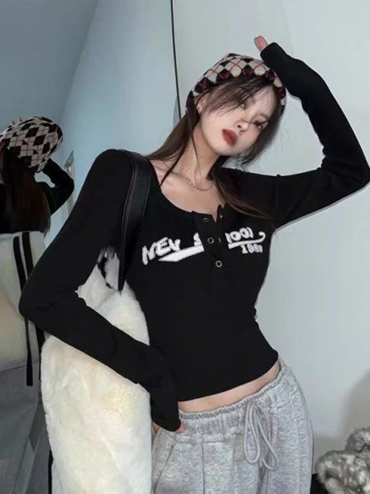 Футболка женская эластичная с длинным рукавом в стиле граффити |