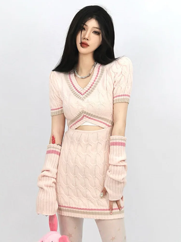 

Женское трикотажное платье-свитер с V-образным вырезом