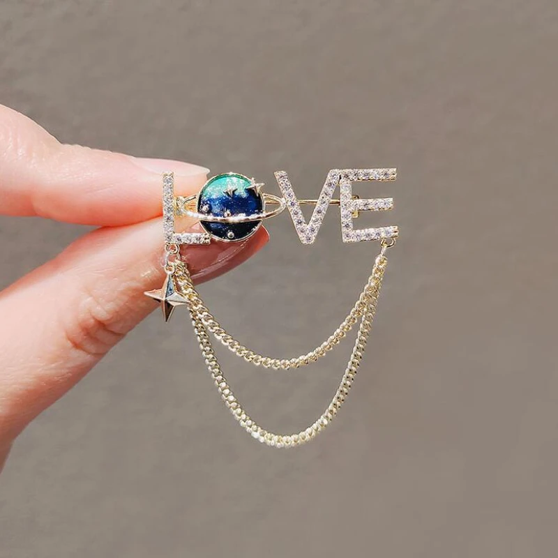 

New English Letter Tassel Brooch Crystal Rhinestones Star Crown Badeg Lapel Pin Cardigan Suit Brooches Collar Luxulry Jewelry