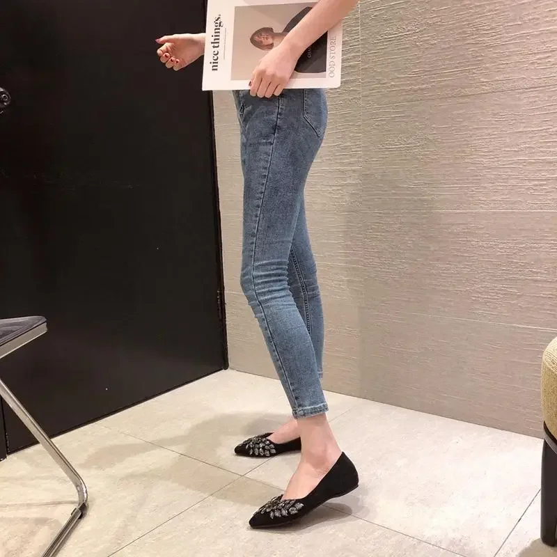 Женская обувь Черная женская на плоской подошве с острым носком Мода 2024 Новое