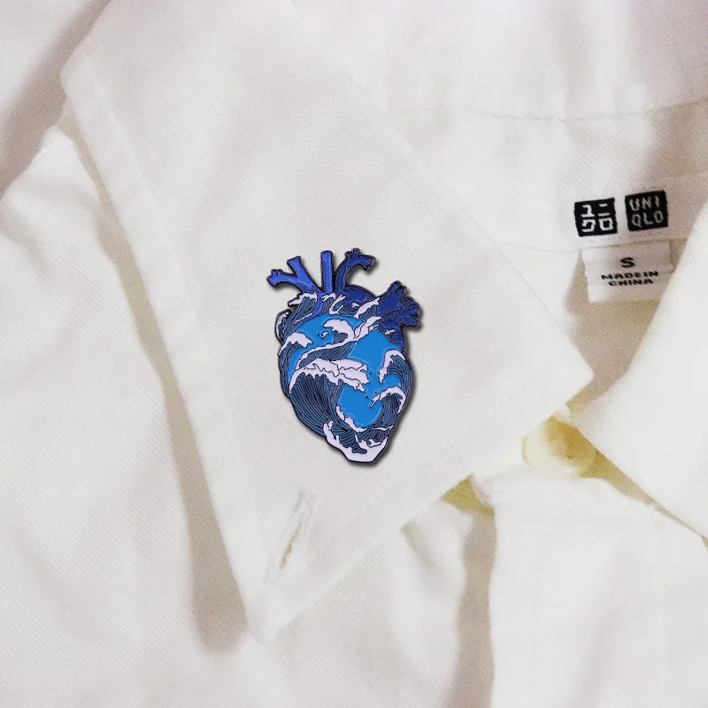 Отличное качество эмалированная булавка в форме сердца медицинские бриллианты