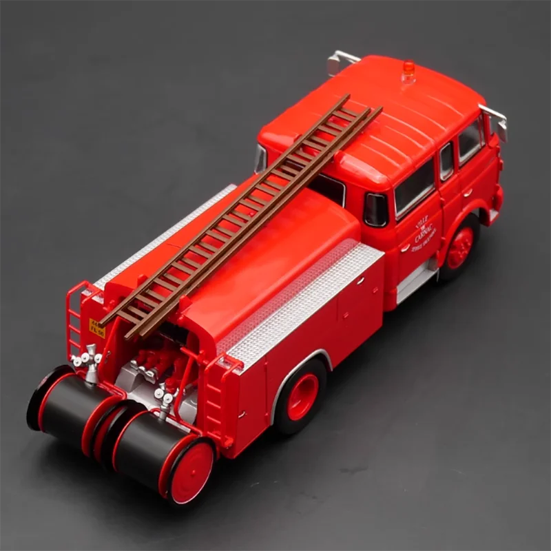 Модель французского пожарного самолета Berliet GAK 17 в масштабе 1:43 модель готовой