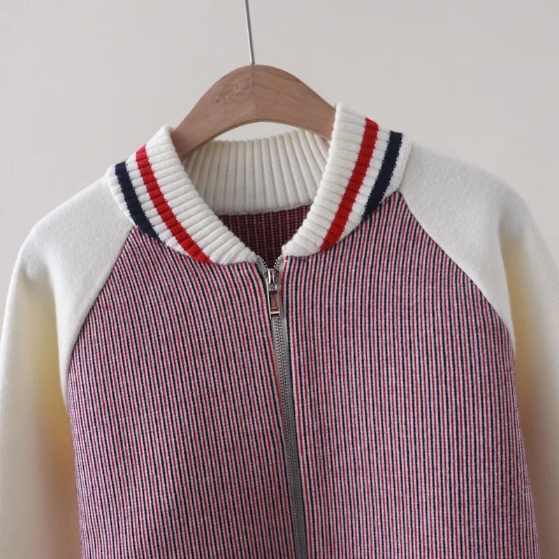 Осень и зима новый консервативный стиль вертикальные полоски контрастный цвет