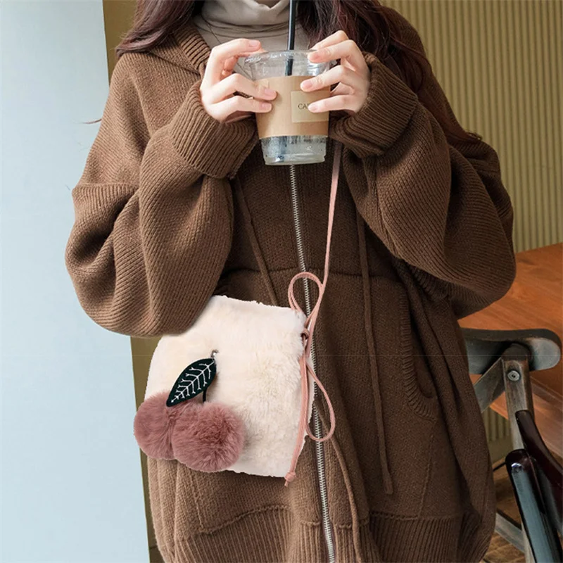 

Корейская версия модной плюшевой маленькой сумки-ведра для женщин в новом стиле модная вместительная сумка через плечо в западном стиле