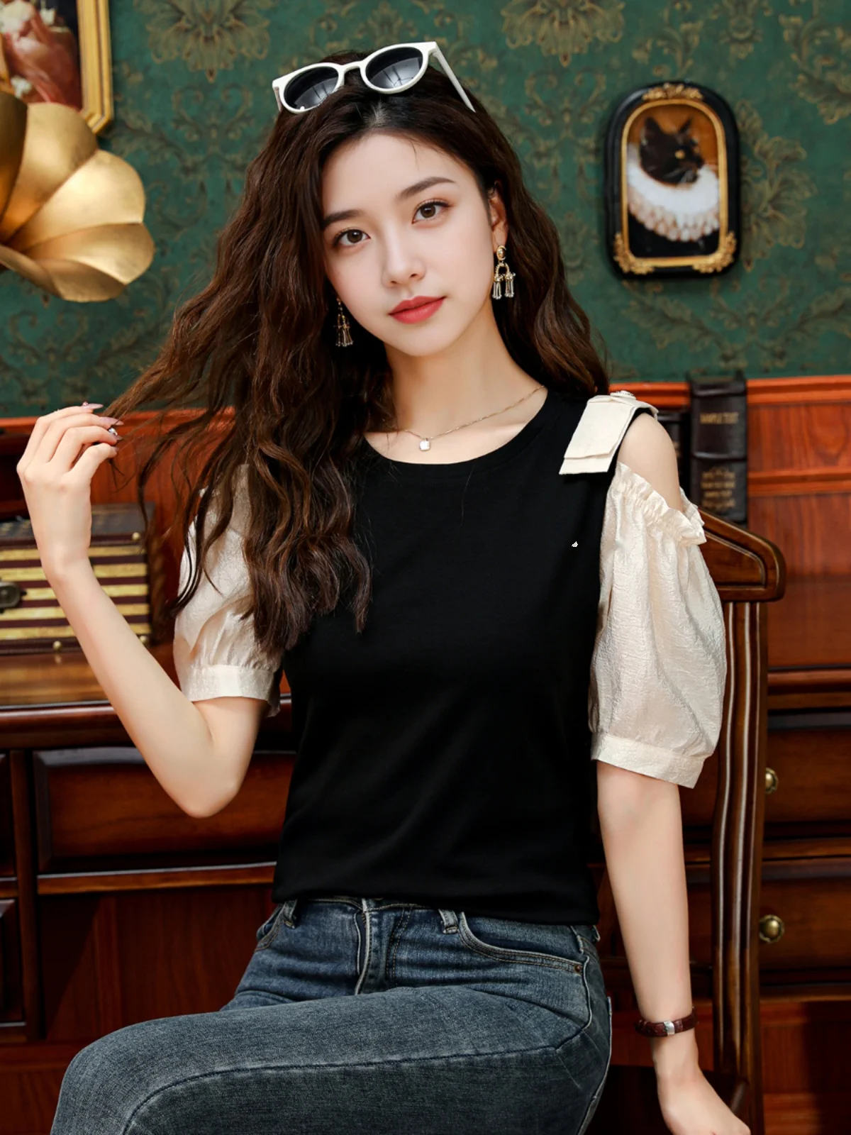 Новинка 2024 летняя темпераментная изящная футболка с открытыми плечами и