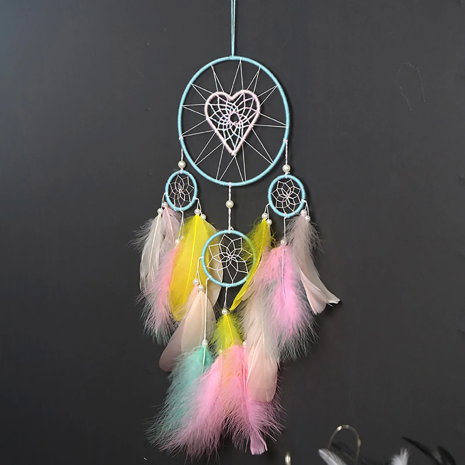 

Ловец снов для девочек, подвеска с красочными перьями, искусственное украшение на стену, подарок, домашние украшения для спальни, медсестры