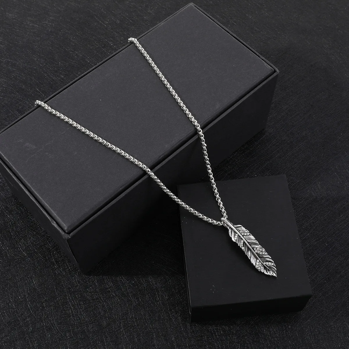 2023 New in Feather Pendant Necklace for Men Boys Hip Hop Punk Fashion Trendy Simple Cool Accessories