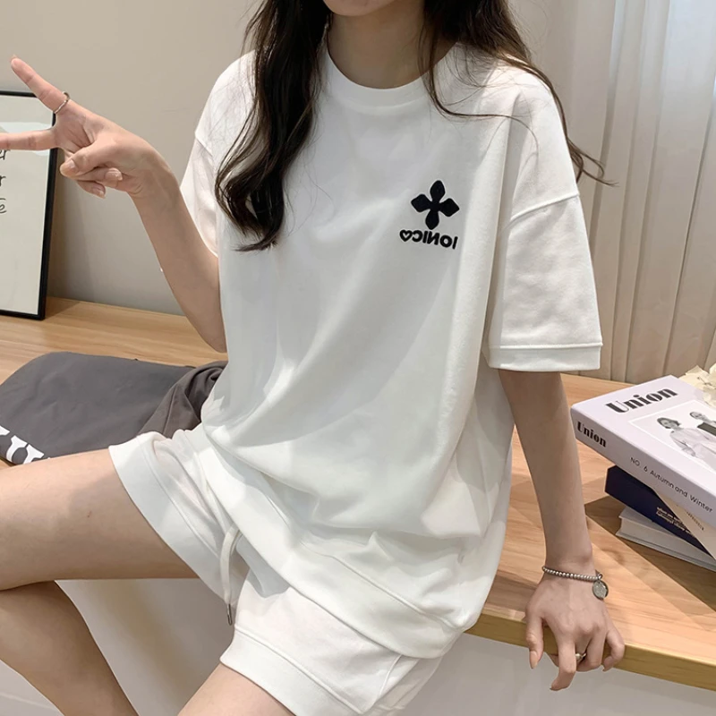 

Sports and leisure women's summer Korean version of the pullover short-sleeved sweater + wide-leg shorts two-piece tide